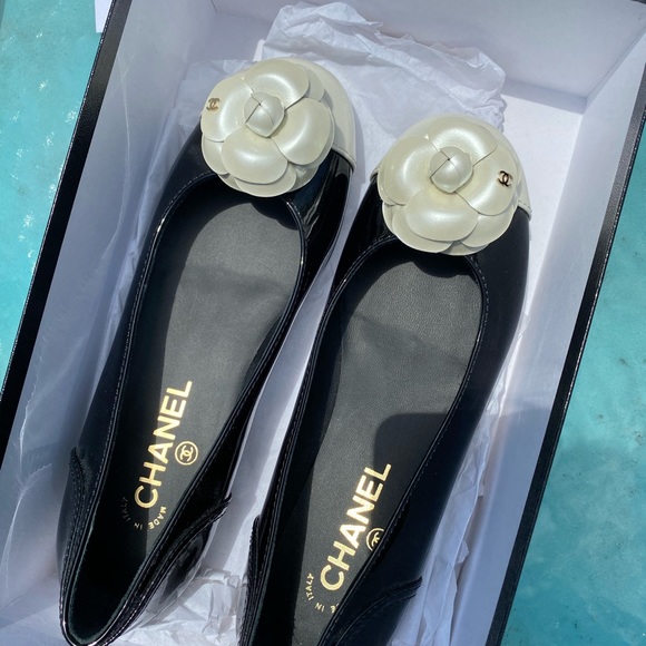 Chanel camellia flats - Picture 1 of 3